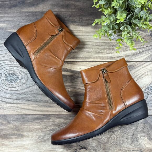 NEW Unstructured by Clarks 9.5M Rosely Zip Dark Tan Leather Ruched Ankle Boots - Picture 1 of 12